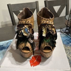 Gorgeous feather wedges